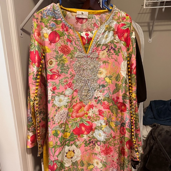 Zainab Salman raw silk floral suit- 2 piece shalwar set with organza dupatta - Picture 7 of 8